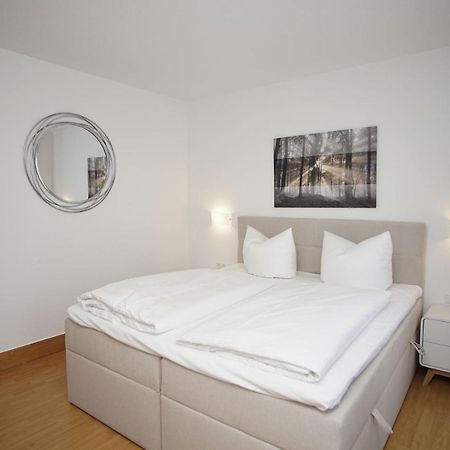 Strandnah Mit Terrasse, Gratis Nutzung Vom Ahoi Erlebnisbad Und Sauna In Sellin - Strandhaus Moenchgut Fewo06 Lobbe Exterior foto